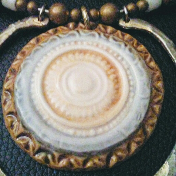 Vintage wire cord choker shell pendant - Picture 6 of 6